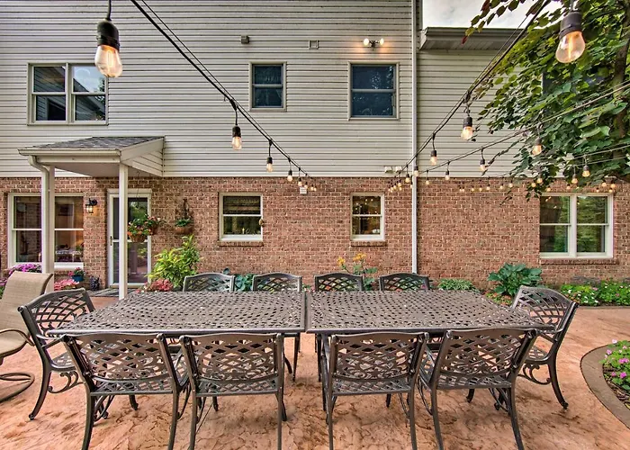 Charming Apartment With Yard And Beautiful Gardens!