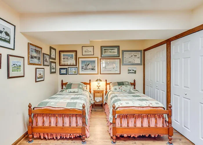 Charming Apartment With Yard And Beautiful Gardens!