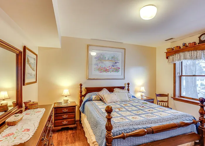 Charming Apartment With Yard And Beautiful Gardens!