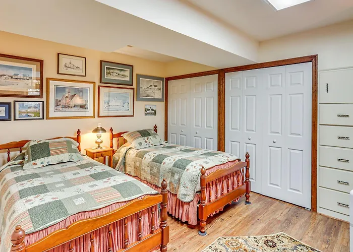 Charming Apartment With Yard And Beautiful Gardens!
