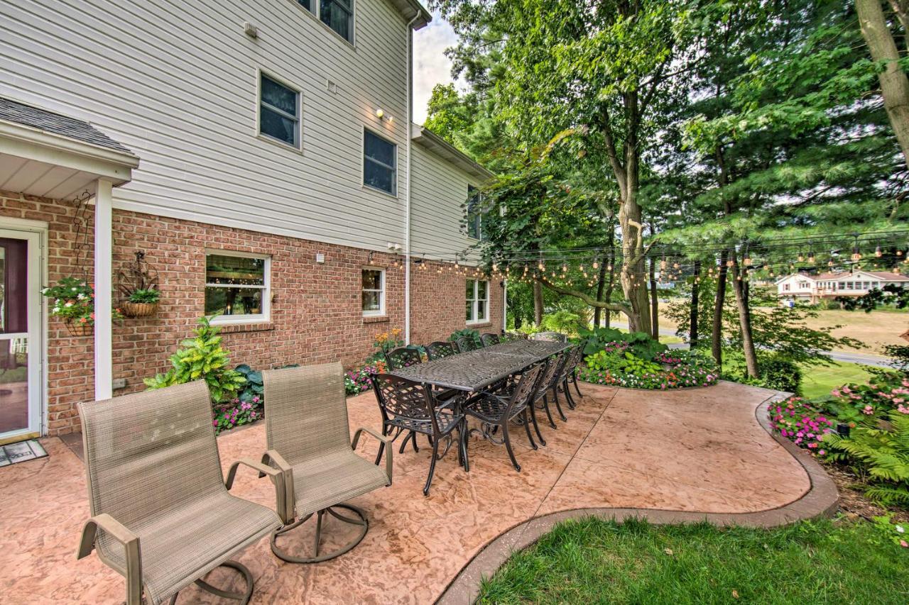 Apartment Charming With Yard And Beautiful Gardens!
