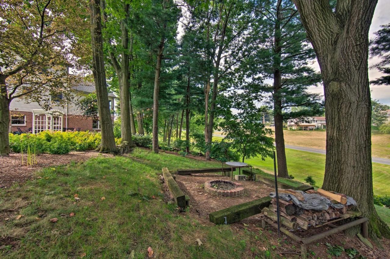Charming With Yard And Beautiful Gardens! * Manheim