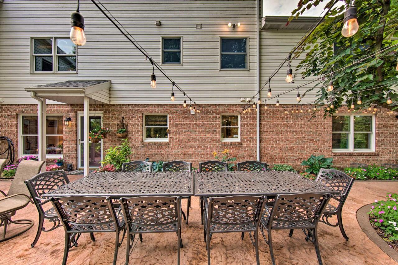 Apartment Charming With Yard And Beautiful Gardens!