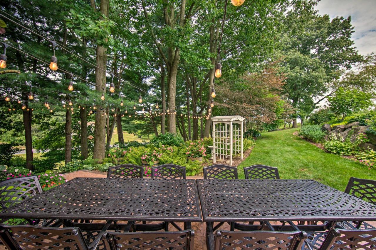 Charming With Yard And Beautiful Gardens! * Manheim