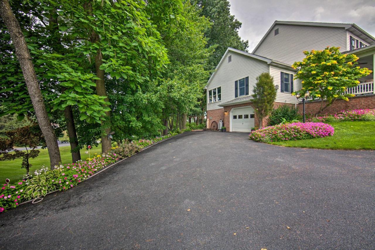 Apartment Charming With Yard And Beautiful Gardens! *