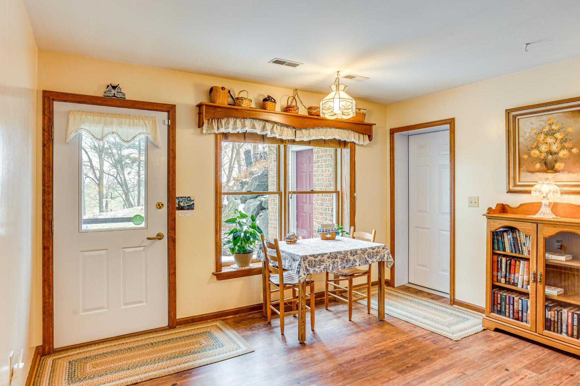 Charming With Yard And Beautiful Gardens!