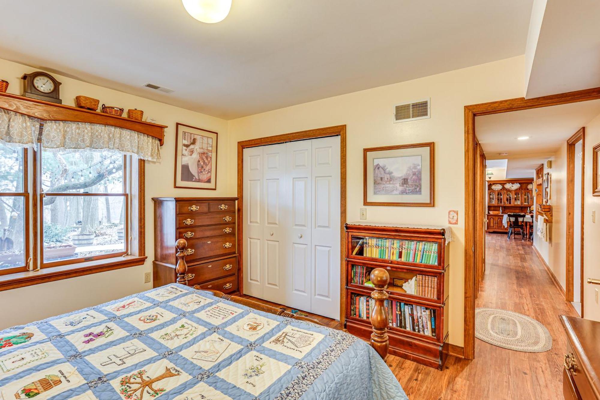 Charming With Yard And Beautiful Gardens! Apartment Manheim