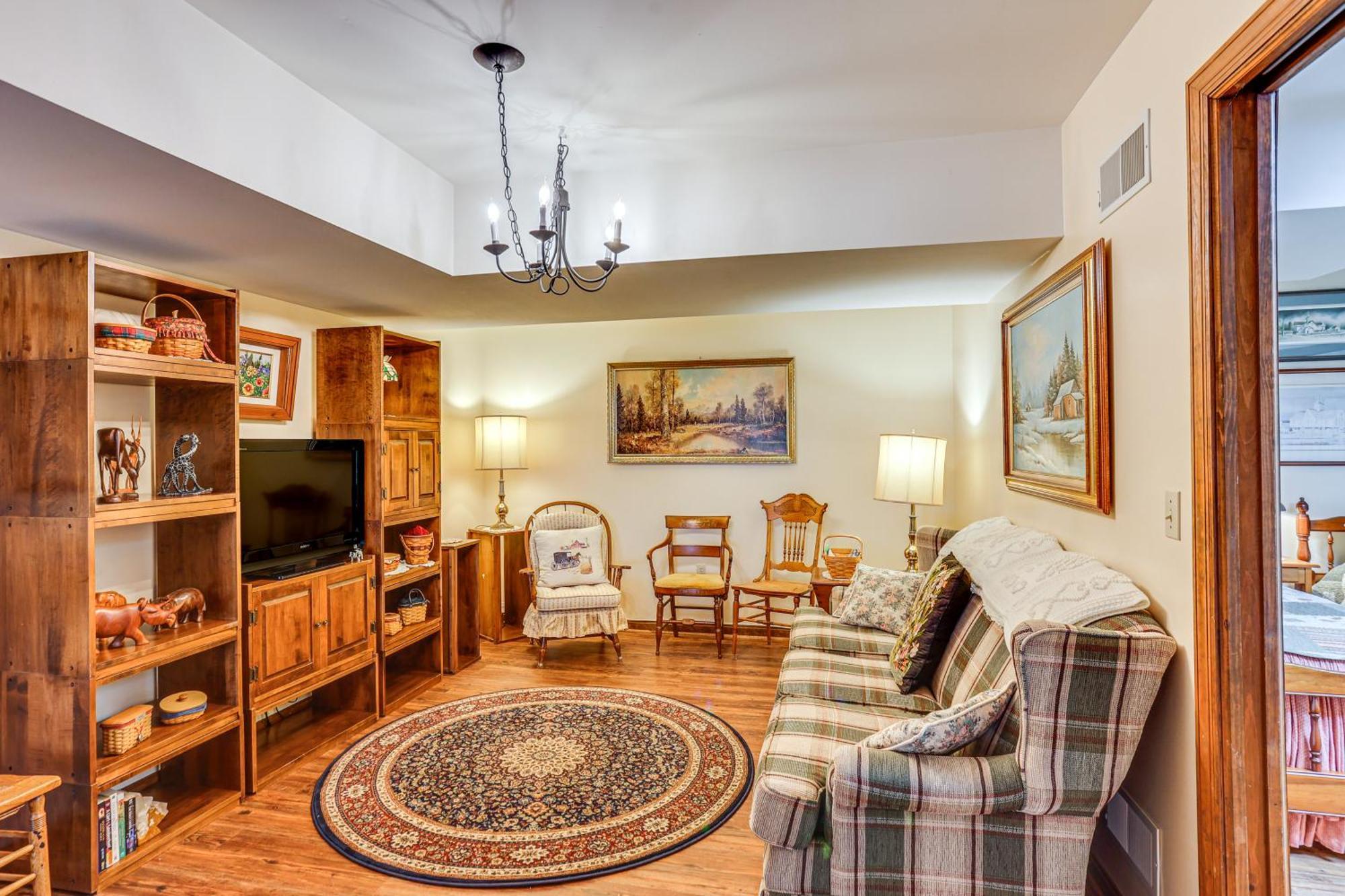 Charming With Yard And Beautiful Gardens!